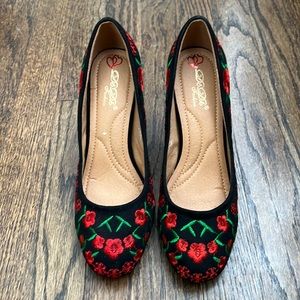 DbDk Black Floral Embroidered Kasia Pump Heels Size 9
